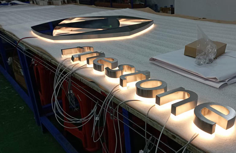 發(fā)光字門(mén)頭專(zhuān)制怎么樣選材2