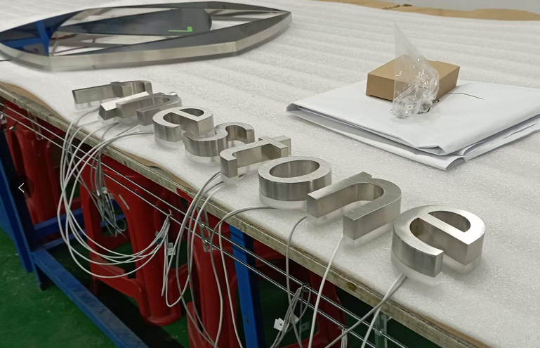 發(fā)光字招牌專(zhuān)制如何選材