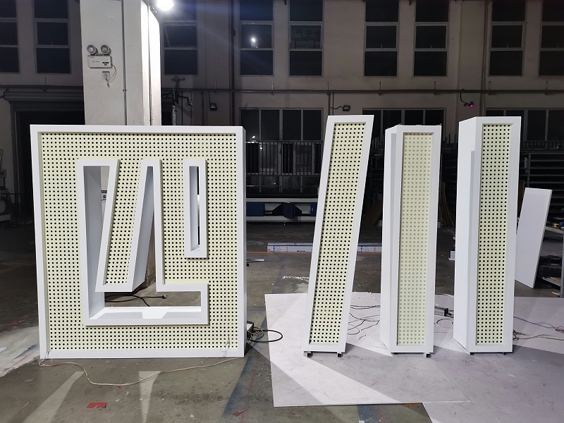 側(cè)面沖孔發(fā)光字