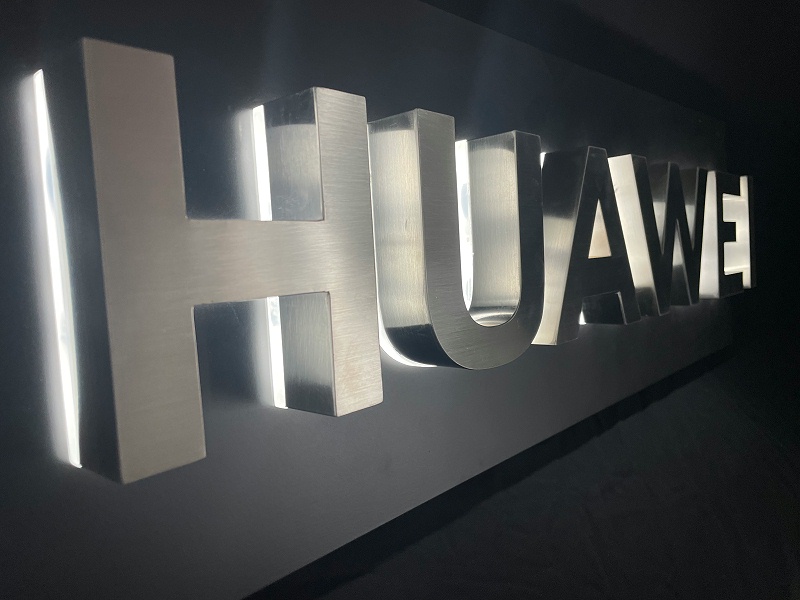 背發(fā)光字門頭