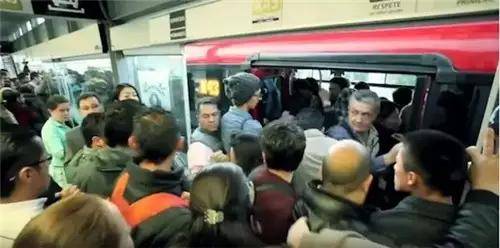 唯獨(dú)這一些抓人眼球的戶外廣告才配叫創(chuàng)意！標(biāo)識(shí)主也滿意15