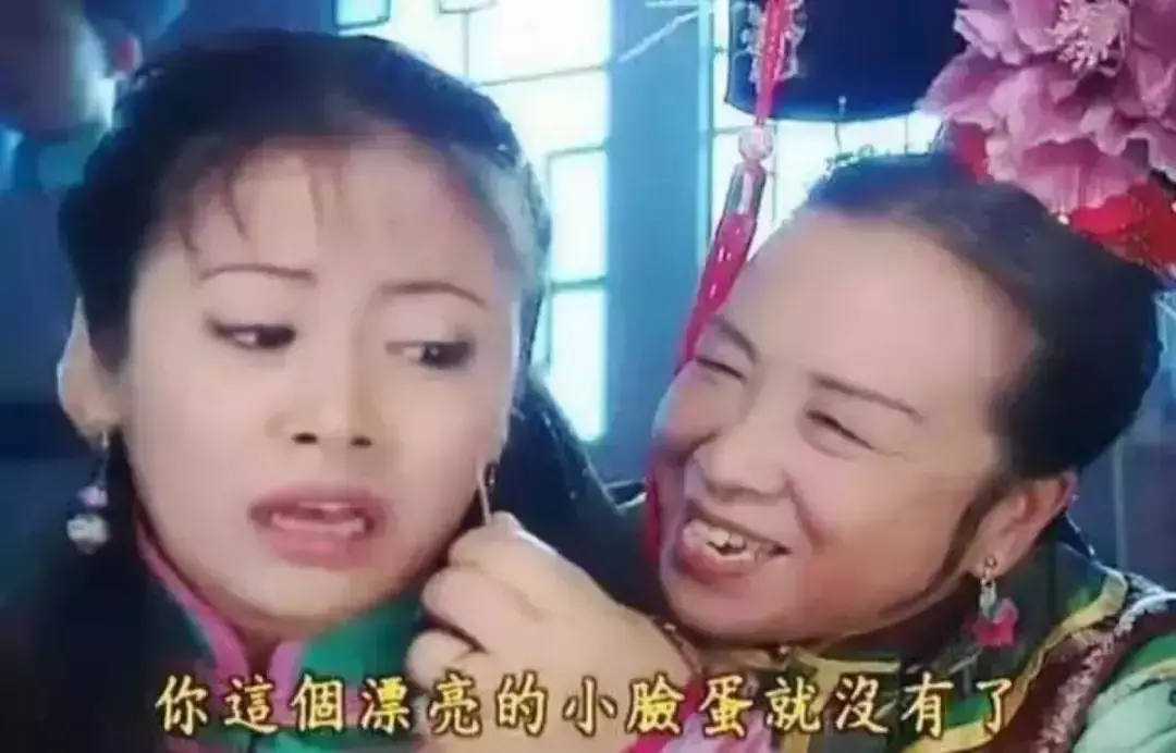 中國(guó)路邊的亞克力廣告牌，我能笑一年8