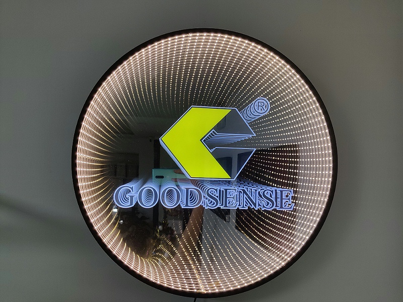 有了半透鏡，廣告燈箱也能享有立體感5