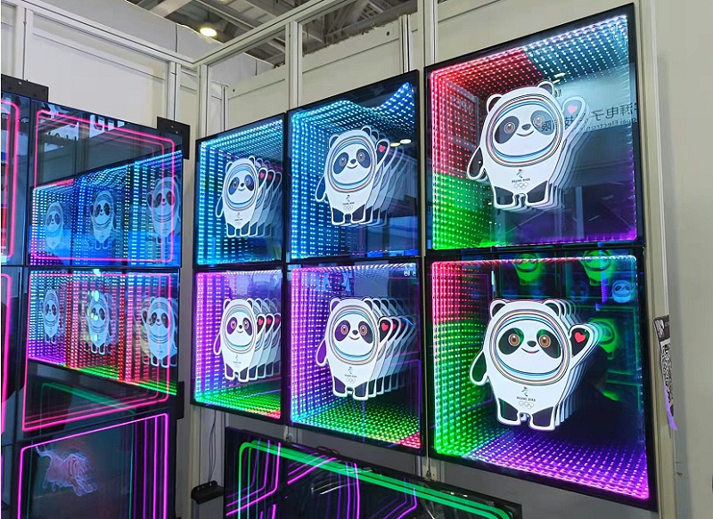 有了半透鏡，廣告鏤空燈箱也能擁有立體感6