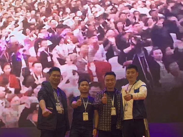 授人魚不如授人以漁！鑫麗華廣告家人們一起好好學(xué)習(xí)，天天向上！