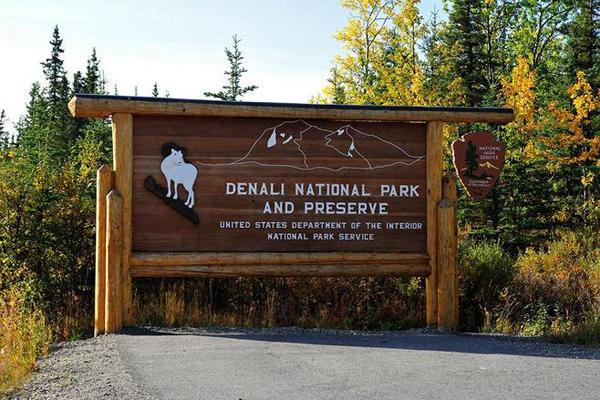 “旅游化”的標(biāo)志系統(tǒng)，讓標(biāo)識(shí)牌作為景區(qū)里的獨(dú)特景物3